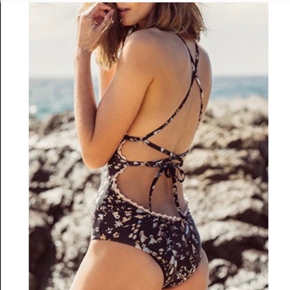 Strappy one piece - Picture 2 of 2